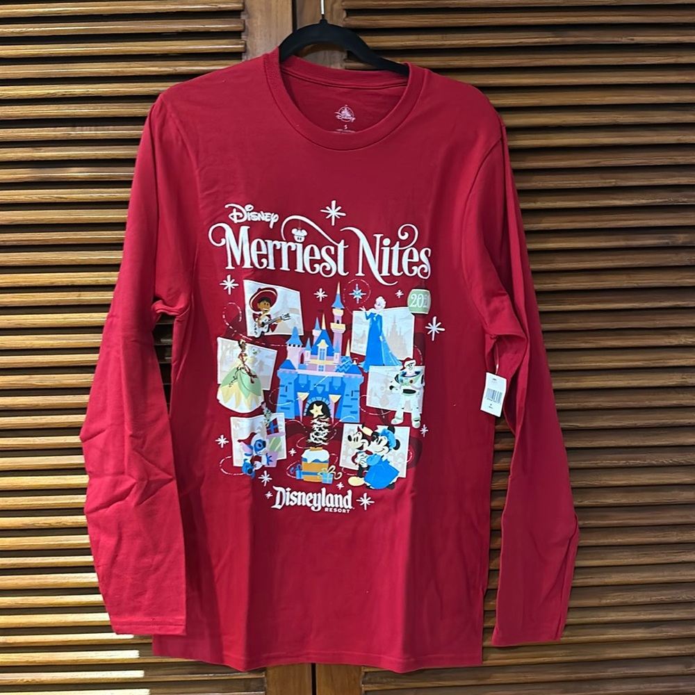 DISNEYLAND - Christmas 2021 NWT Unisex long sleeve tshirt -